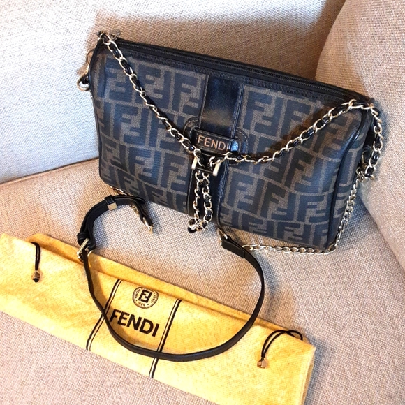 Fendi zucca crossbody or shoulder bag with detachable and adjustable strap. - Picture 16 of 16